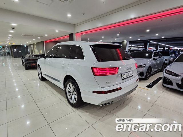 Audi Q7 2019 — photo 2
