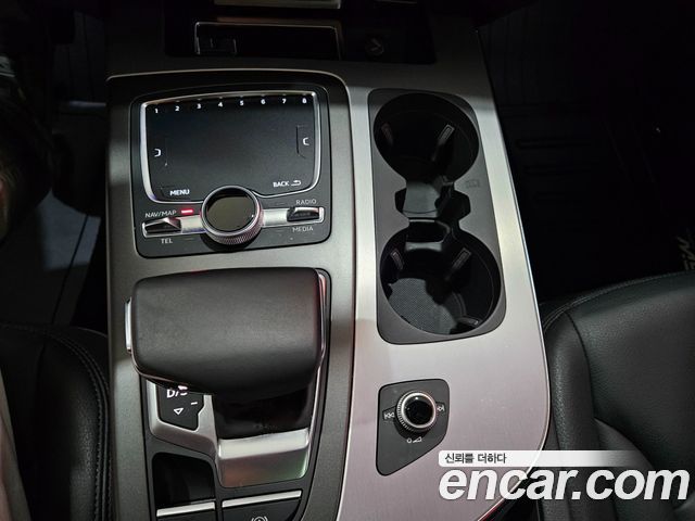 Audi Q7 2019 — photo 9