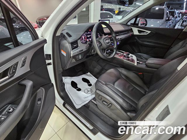 Audi Q7 2019 — photo 10
