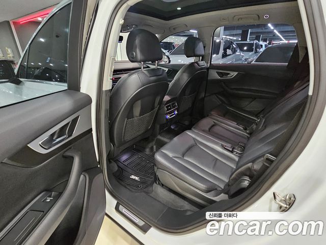 Audi Q7 2019 — photo 11