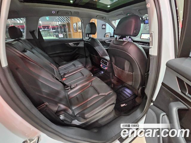 Audi Q7 2019 — photo 12