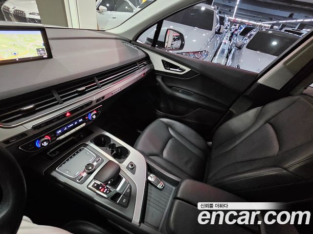 Audi Q7 2019 — photo 16