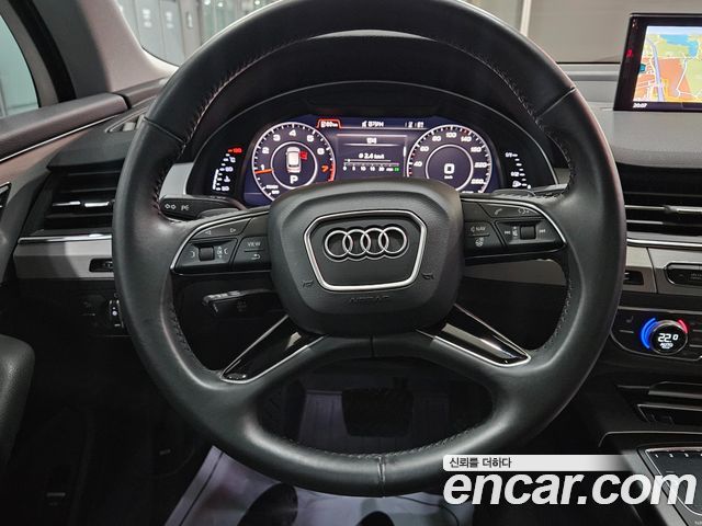 Audi Q7 2019 — photo 17