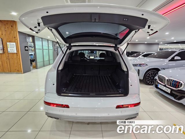 Audi Q7 2019 — photo 18