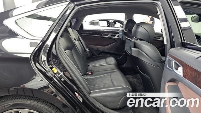 Genesis G80 2018 — photo 18