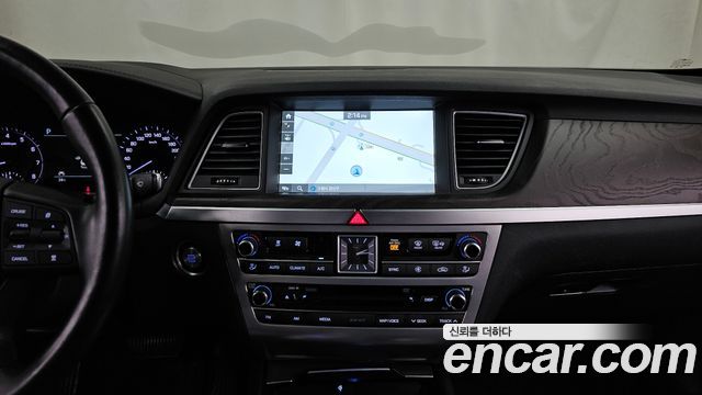 Genesis G80 2018 — photo 20