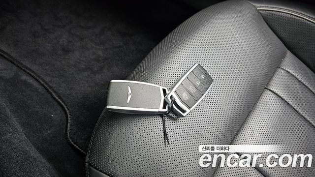 Genesis G80 2018 — photo 16