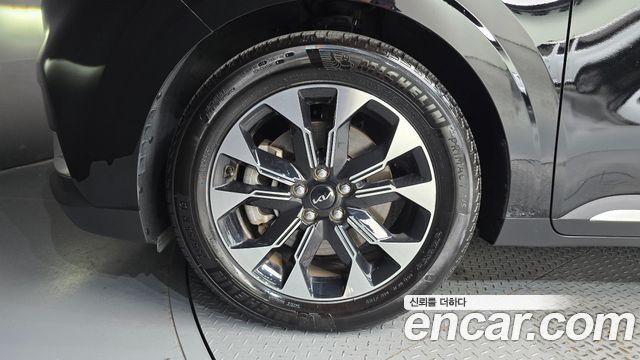 Kia Canival 2023 — photo 5