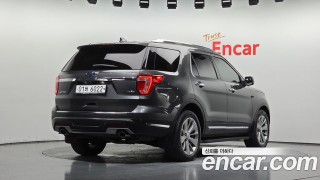 Ford Explorer 2019 — photo 2