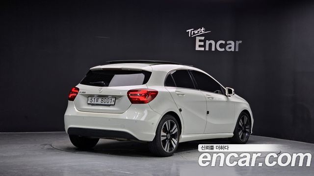 Mercedes-Benz A-Class 2018 — photo 2