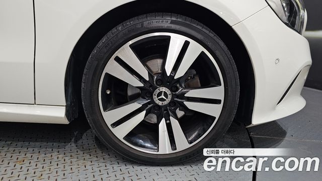 Mercedes-Benz A-Class 2018 — photo 5