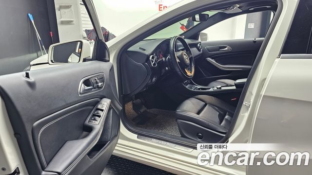 Mercedes-Benz A-Class 2018 — photo 10