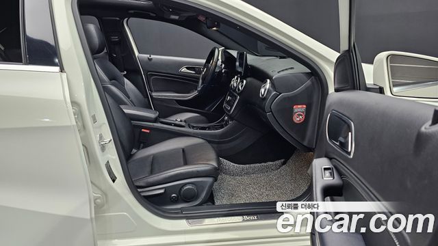 Mercedes-Benz A-Class 2018 — photo 11