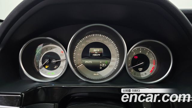 Mercedes-Benz E-Class 2014 — photo 8