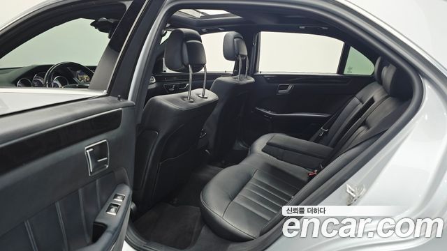 Mercedes-Benz E-Class 2014 — photo 11