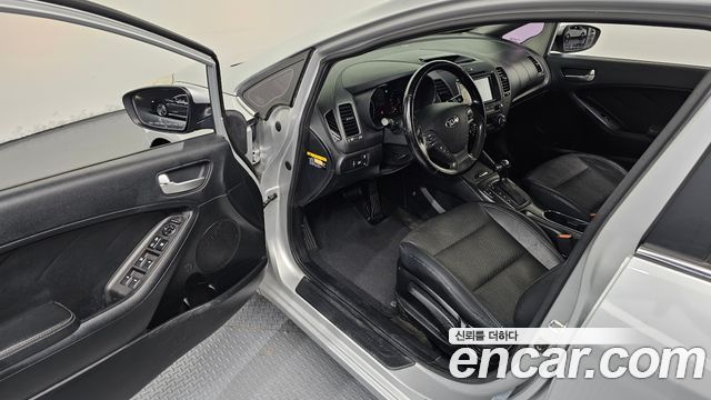 Kia K3 2015 — photo 13