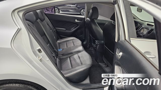 Kia K3 2015 — photo 17
