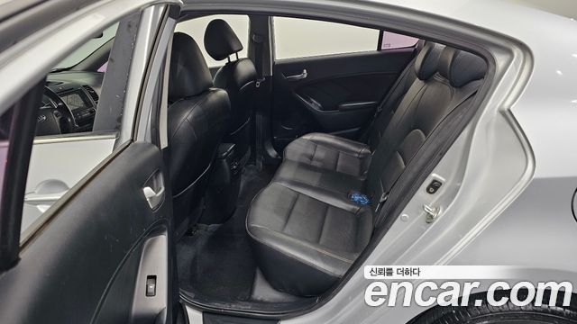 Kia K3 2015 — photo 18