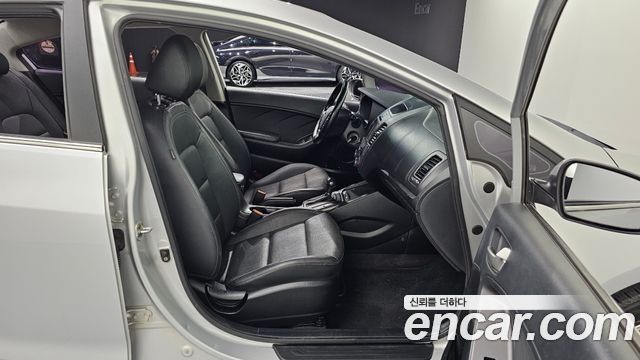 Kia K3 2015 — photo 16