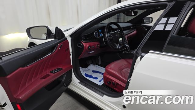 Maserati Quattroporte 2019 — photo 13
