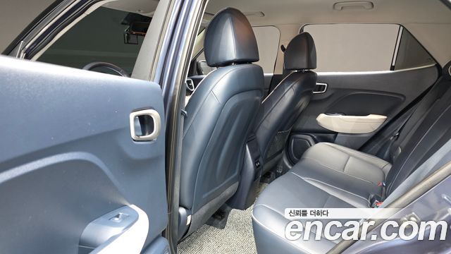 Hyundai Venue 2023 — photo 11
