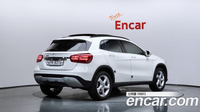 Mercedes-Benz GLA-Class 2018 — photo 2