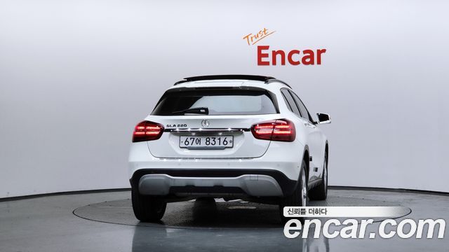 Mercedes-Benz GLA-Class 2018 — photo 4