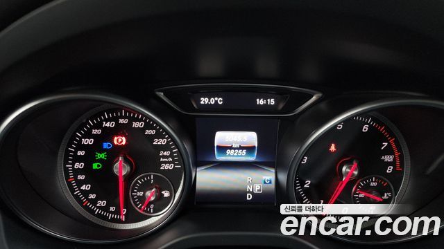 Mercedes-Benz GLA-Class 2018 — photo 11