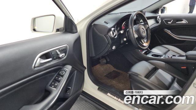 Mercedes-Benz GLA-Class 2018 — photo 13
