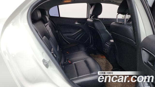 Mercedes-Benz GLA-Class 2018 — photo 17