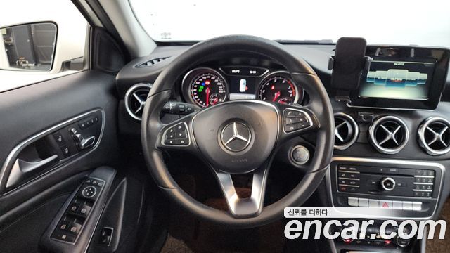 Mercedes-Benz GLA-Class 2018 — photo 18