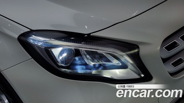 Mercedes-Benz GLA-Class 2018 — photo 8