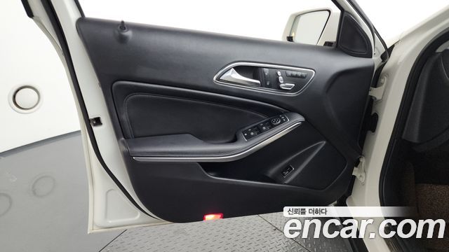 Mercedes-Benz GLA-Class 2018 — photo 14