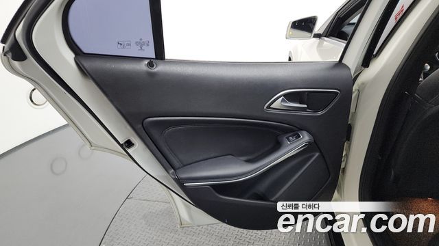 Mercedes-Benz GLA-Class 2018 — photo 15