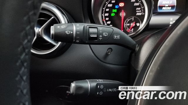 Mercedes-Benz GLA-Class 2018 — photo 28