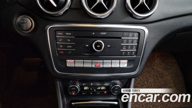Mercedes-Benz GLA-Class 2018 — photo 32