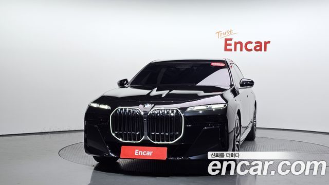 BMW 7-Series 2023 — photo 3
