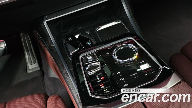 BMW 7-Series 2023 — photo 12