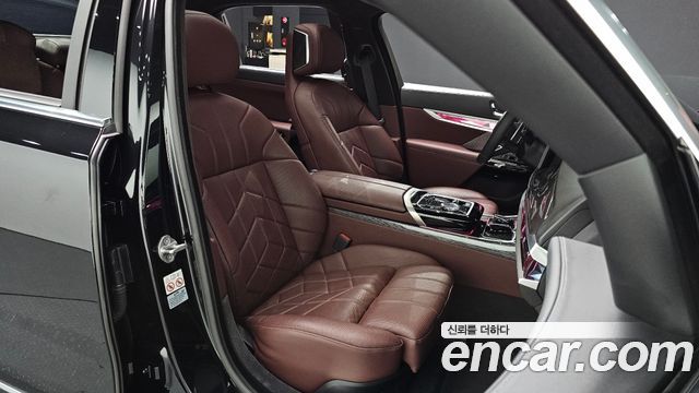 BMW 7-Series 2023 — photo 13
