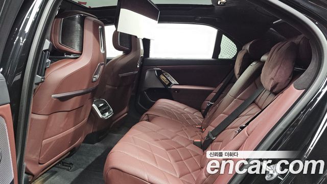 BMW 7-Series 2023 — photo 18