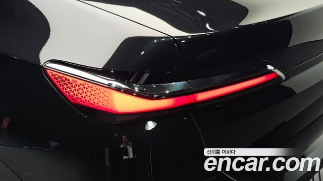 BMW 7-Series 2023 — photo 9