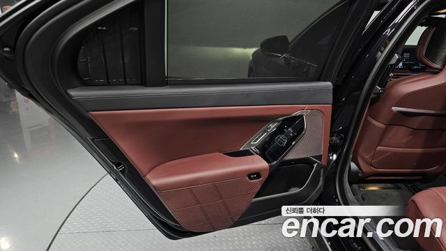 BMW 7-Series 2023 — photo 15