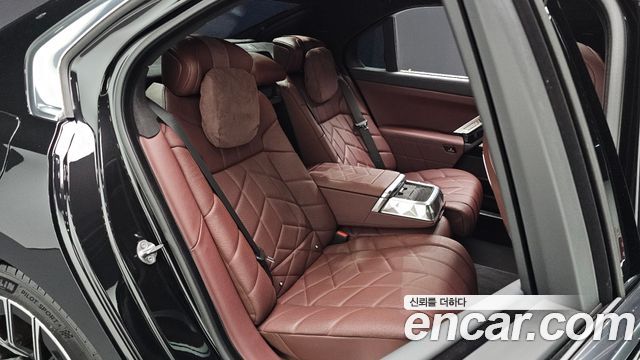 BMW 7-Series 2023 — photo 16