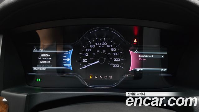Lincoln MKS 2014 — photo 11
