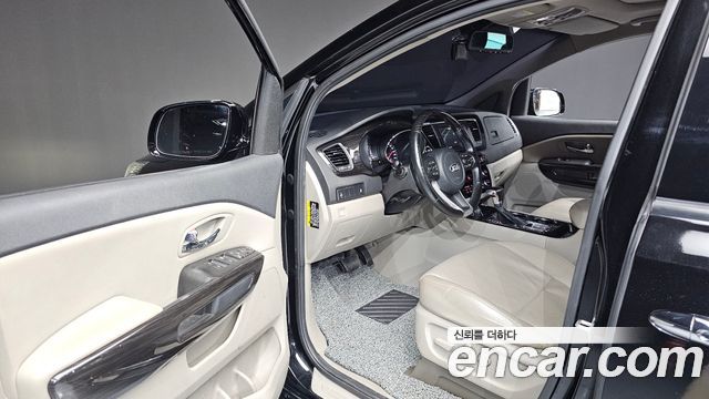 Kia Canival 2020 — photo 13