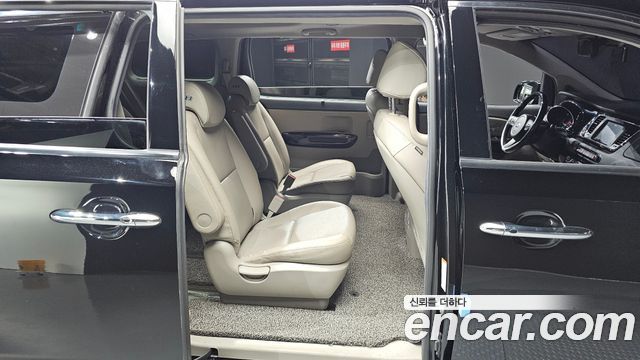 Kia Canival 2020 — photo 17