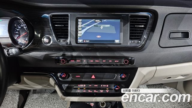 Kia Canival 2020 — photo 19