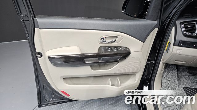Kia Canival 2020 — photo 14