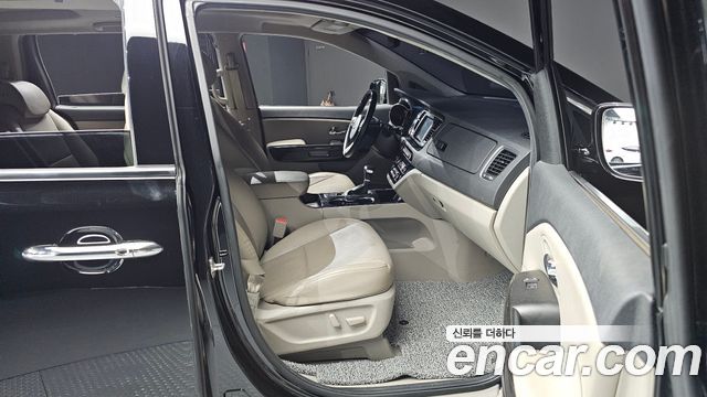 Kia Canival 2020 — photo 16