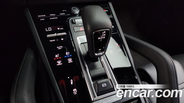 Porsche Cayenne 2022 — photo 12